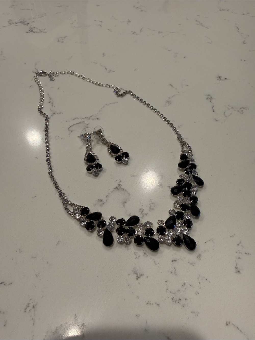 Elegant Black Crystal Teardrop Necklace & Earrings Set - Unbranded